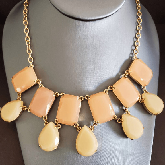 Kate Spade New York Branton Square‎ Peach and Beige Necklace Gold Plated Retired - Picture 7 of 7